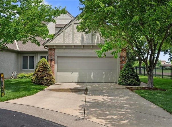 7200 W 144TH Place, Overland Park, KS 66223