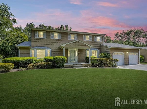 27 Appleby Lane, East Brunswick, NJ 08816