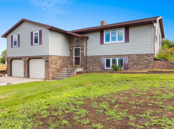 5914 AIRPORT Drive, PULASKI, WI 54162