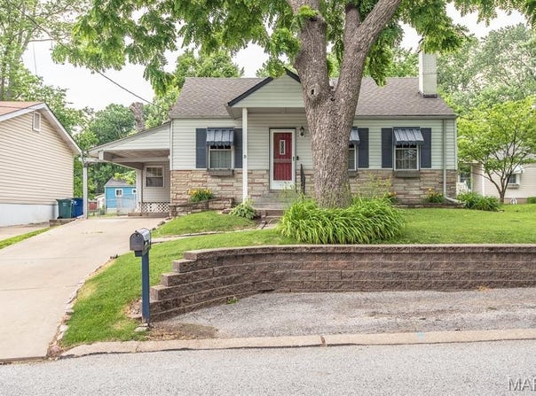 47 Young Drive, St Louis, MO 63135