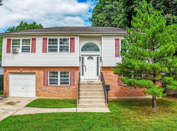 1056 Arthur Street, Uniondale, NY 11553