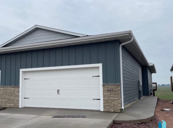 9651 W Tunis Dr, Sioux Falls, SD 57106