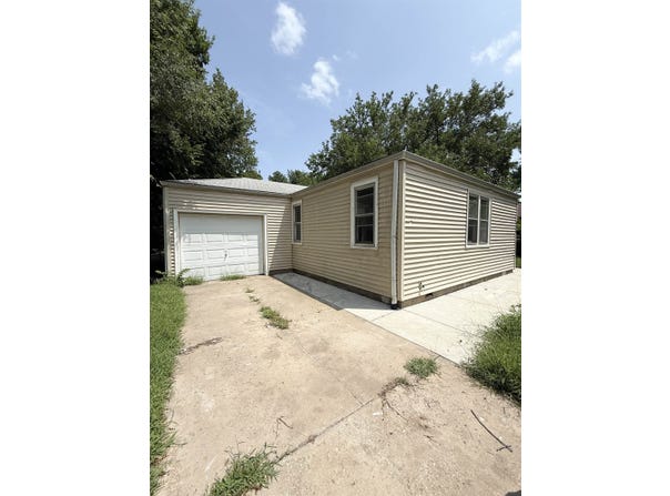618 S Chase St, Wichita, KS 67213