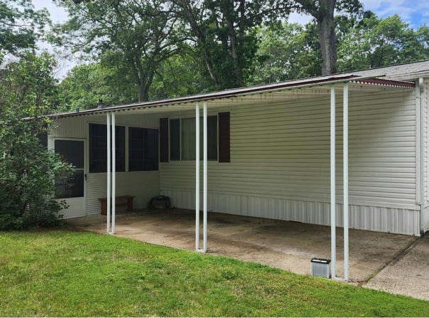 703 Fresh Pond Ave., Calverton, NY 11933