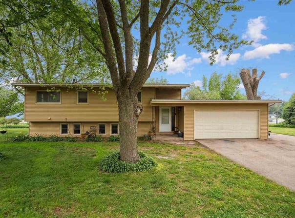 331 Lake View Dr NE, Solon, IA 52333
