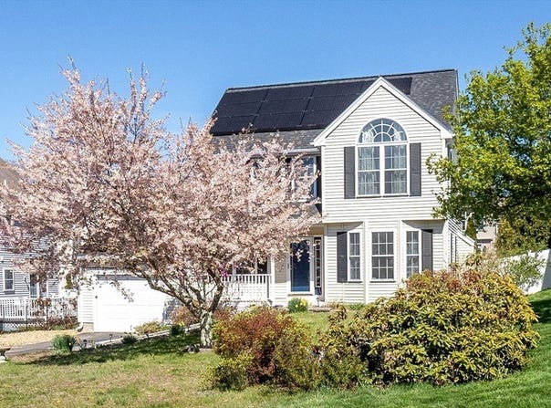 14 Wood Ln, Lawrence, MA 01843