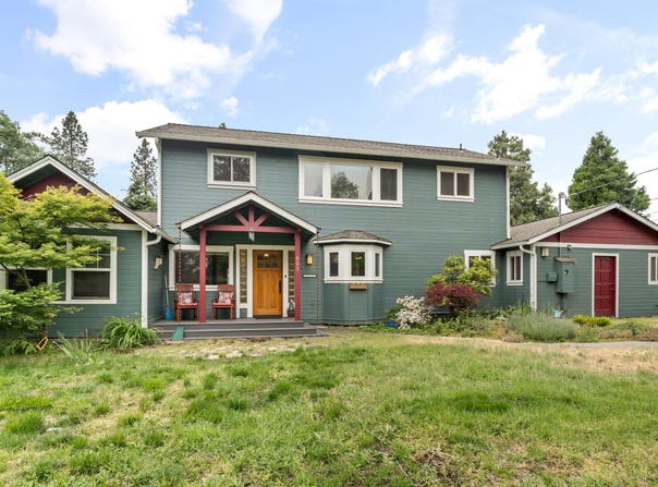 605 W 4th Street, Phoenix, OR 97535