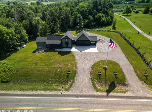 17090 Kenowa Avenue, Kent City, MI 49330