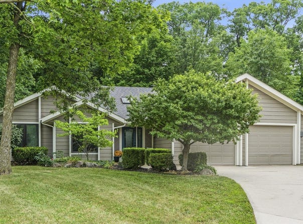 2702 Overlook Drive, Fort Wayne, IN 46808-1889
