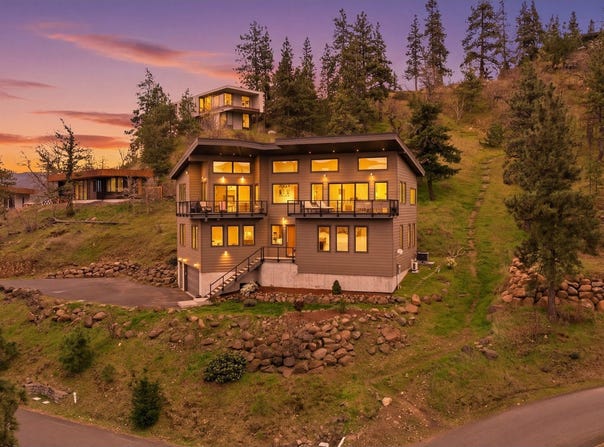 400 MAYA Way, Mosier, OR 97040