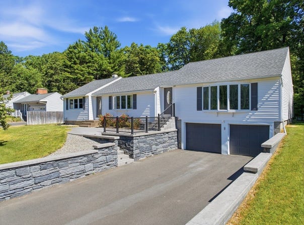 9 Pine Dr, Wilbraham, MA 01095