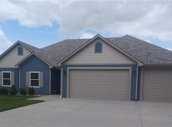 916 Cedar Court, Paola, KS 66071