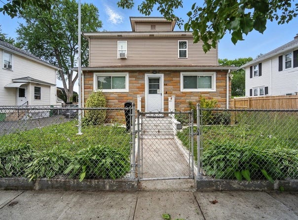 44 Charpentier Blvd, Chicopee, MA 01013