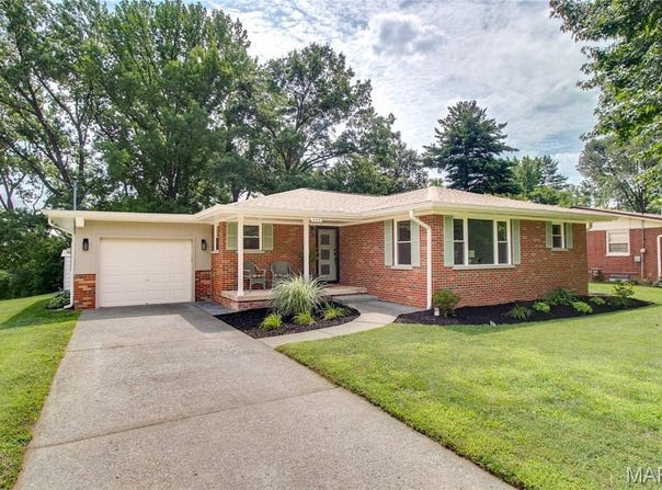 5103 Staten Drive, Godfrey, IL 62035