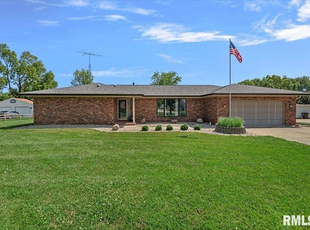 115 W CENTER Street, Loami, IL 62661