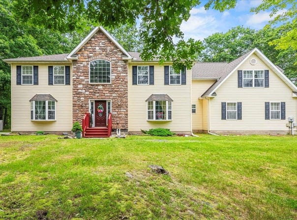 210 Swartsburo Drive, Tamiment, PA 18371