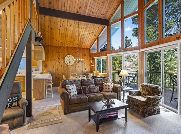 580 Arrowhead Villa Road, Lake Arrowhead, CA 92352