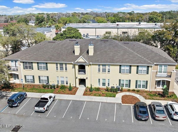 37 JARDIN DE MER Place, Jacksonville Beach, FL 32250