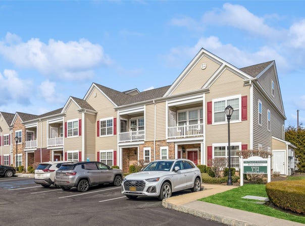 4 Wexford Lane, Oceanside, NY 11572