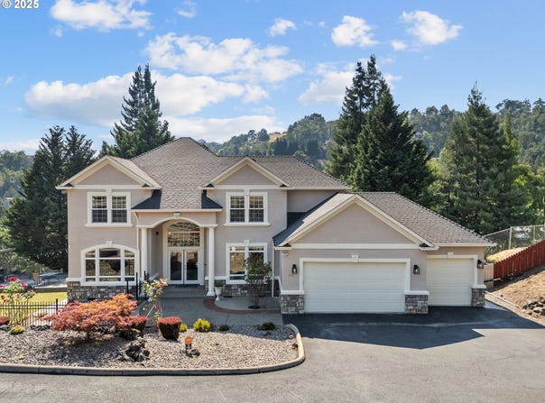 2744 NW DAYSHA DR, Roseburg, OR 97471