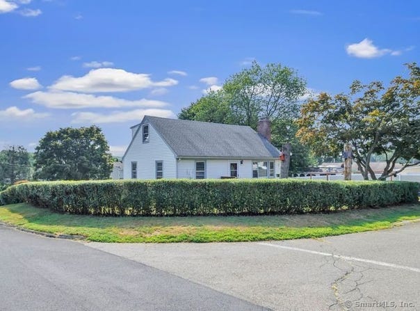 8 Fox Hill Terrace, Ansonia, CT 06401