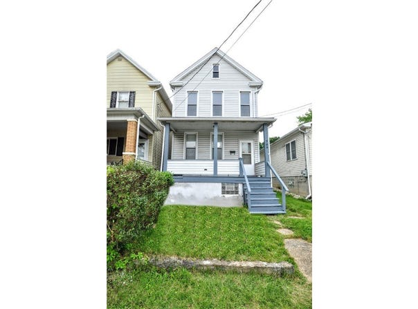 709 Fort Pitt St, Jeannette, PA 15644