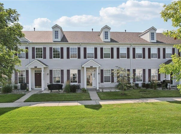 721 Cobblestone Way, Shakopee, MN 55379