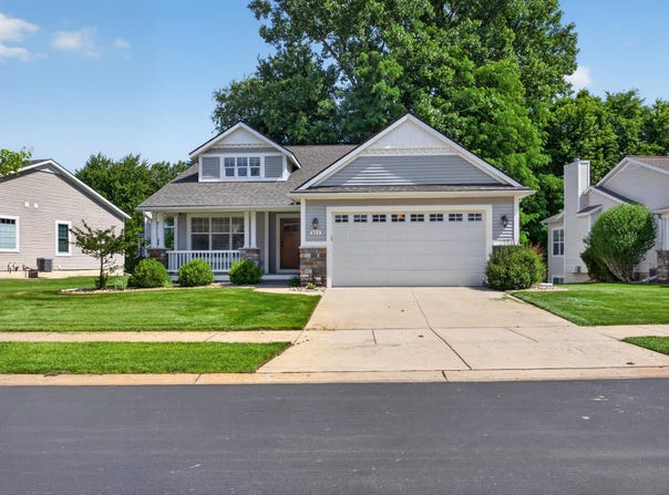 803 E Barrington Circle, Jackson, MI 49203