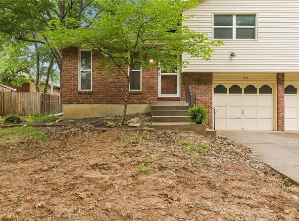 515 S Cardinal Drive, Olathe, KS 66062
