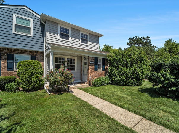 24822 Olde Orchard Street, Novi, MI 48375