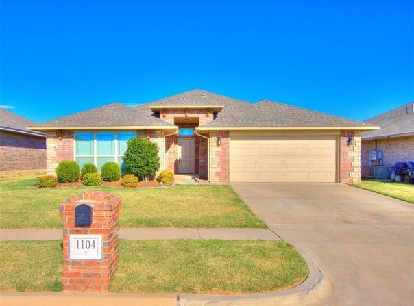 1104 Hickory Creek Drive, Yukon, OK 73099