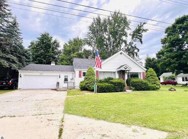 259 N Morey Road, Lake City, MI 49651