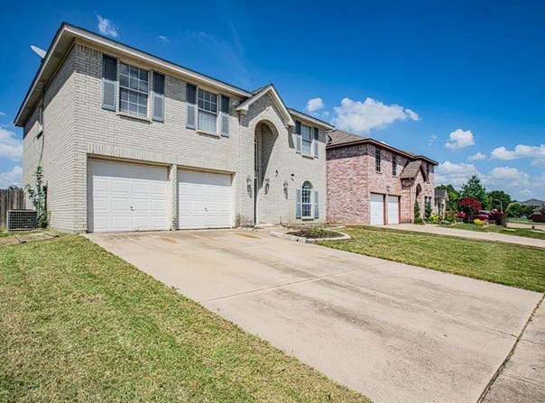 2812 N Hampton Drive, Grand Prairie, TX 75052