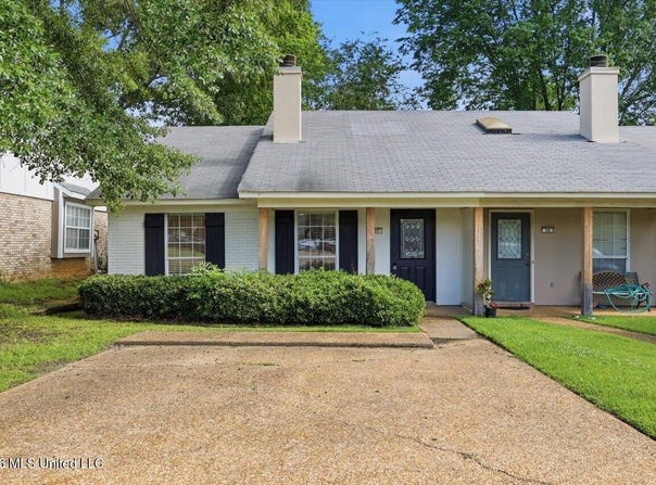 23 Meadowoods Place, Jackson, MS 39211