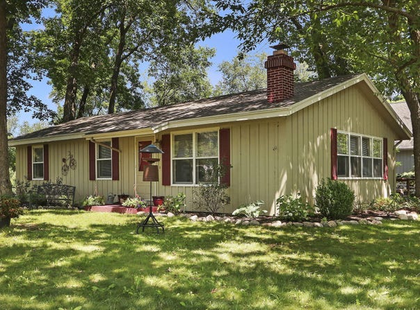 W5529 Cool Hill Dr, Elkhorn, WI 53121