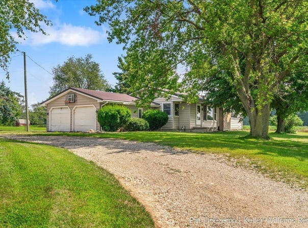13637 S State Road, Lake Odessa, MI 48849