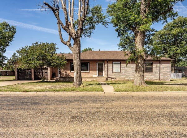 601 Oak Ave, Panhandle, TX 79068
