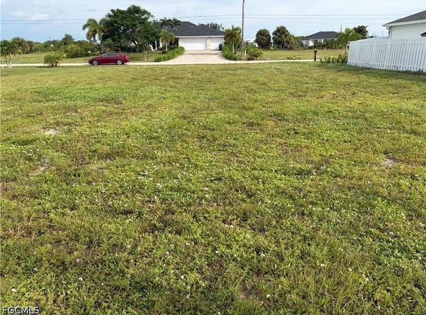 828 NW 8th Terrace, Cape Coral, FL 33993