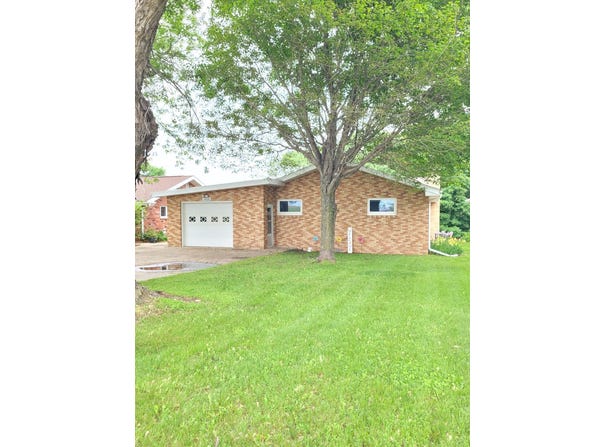 19660 Hwy 86, Wahpeton, IA 51350