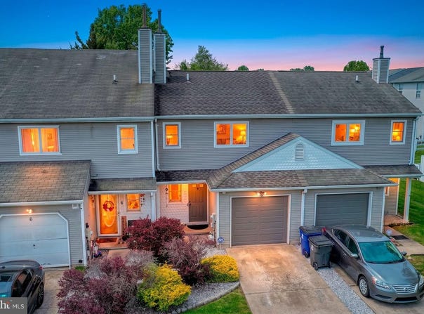 4 S MERRIMENT DR, NEWARK, DE 19702