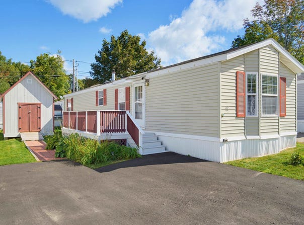42 Columbia Drive, Newmarket, NH 03857