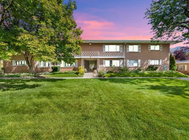 2209 E CARRIAGE Ln S, Holladay, UT 84117