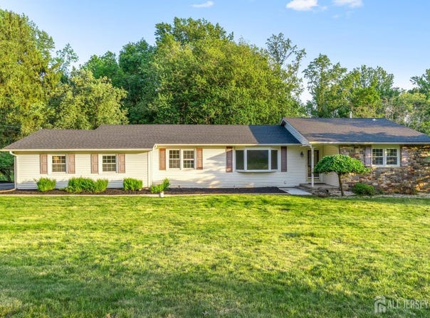 4 Hickory Trail, Flemington, NJ 08822