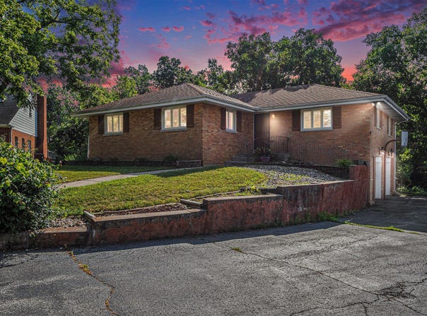 1405 W 125th Court, Crown Point, IN 46307