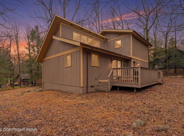 81 Split Rock Road, Lake Harmony, PA 18624