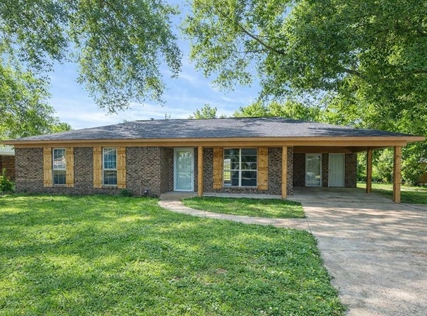 104 Goza St, Grenada, MS 38901