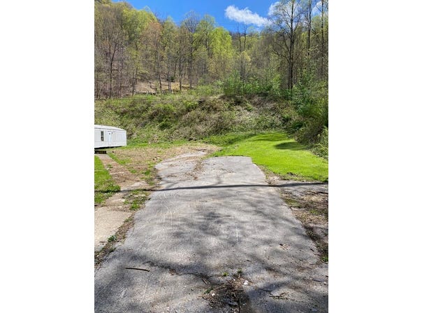1625 Allegheny Road, Hellier, KY 41534