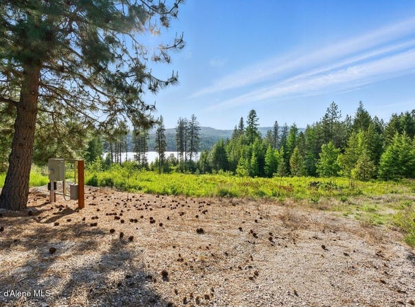66 Beacon Hill Rd, Cocolalla, ID 83813