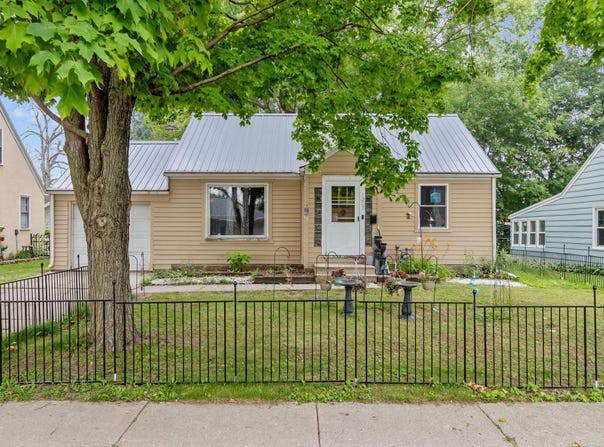 1207 SUYDAM Street, GREEN BAY, WI 54301-3028