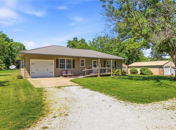 4 Skyline Drive, Adrian, MO 64720